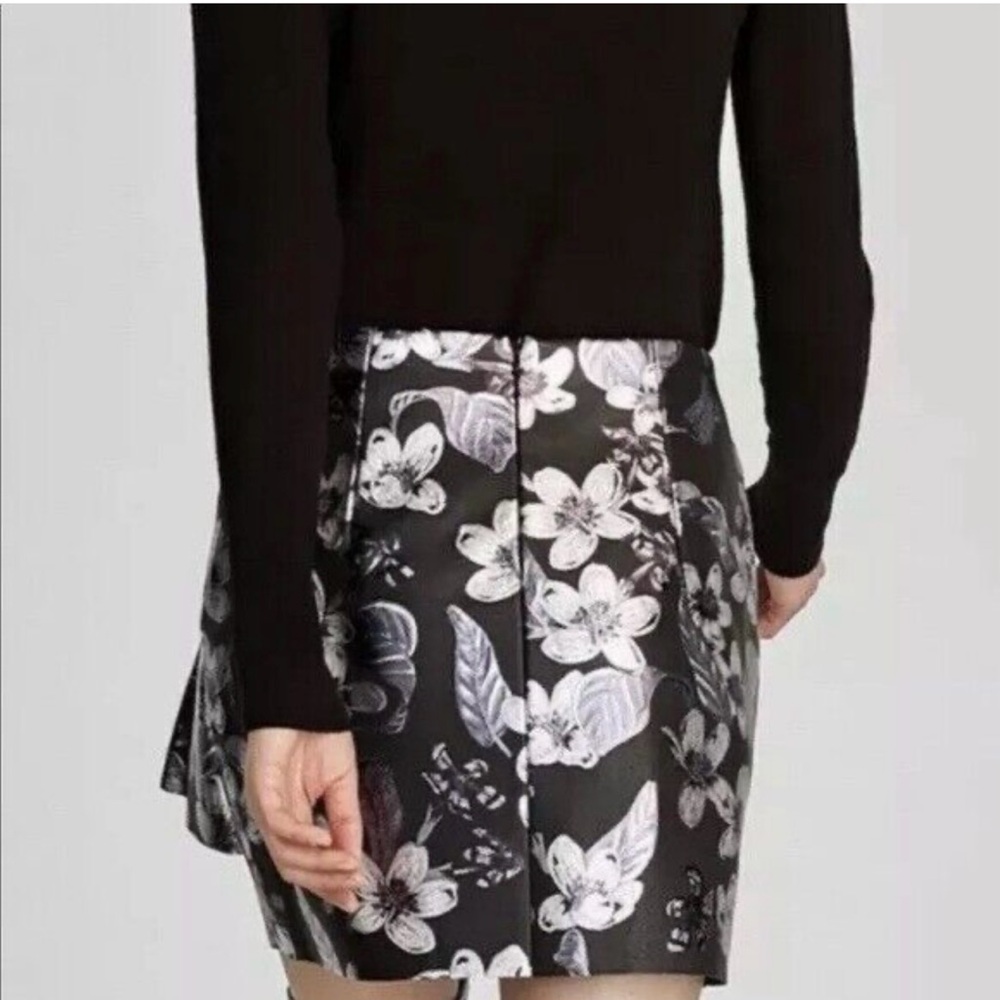 Zara women’s black Silver Faux leather floral ruffle pelium mini skirt size M - Picture 2 of 9